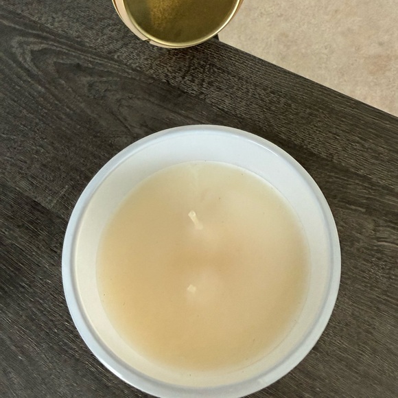 Bellevue Toasted Vanilla Luxury Candle 12 oz. NWOT - Picture 5 of 8